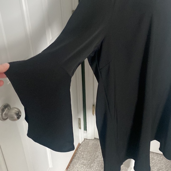 Great black dress with 3/4 bell sleeves - Picture 2 of 6